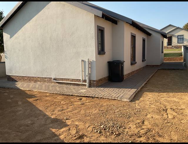 3 BEDROOM FREESTANDING FOR SALE IN KOSMOSDAL